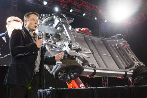 Tesla-Chef Elon Musk will durch den Bau einer großen Batteriefabrik die Kosten für die Akkus weiter senken