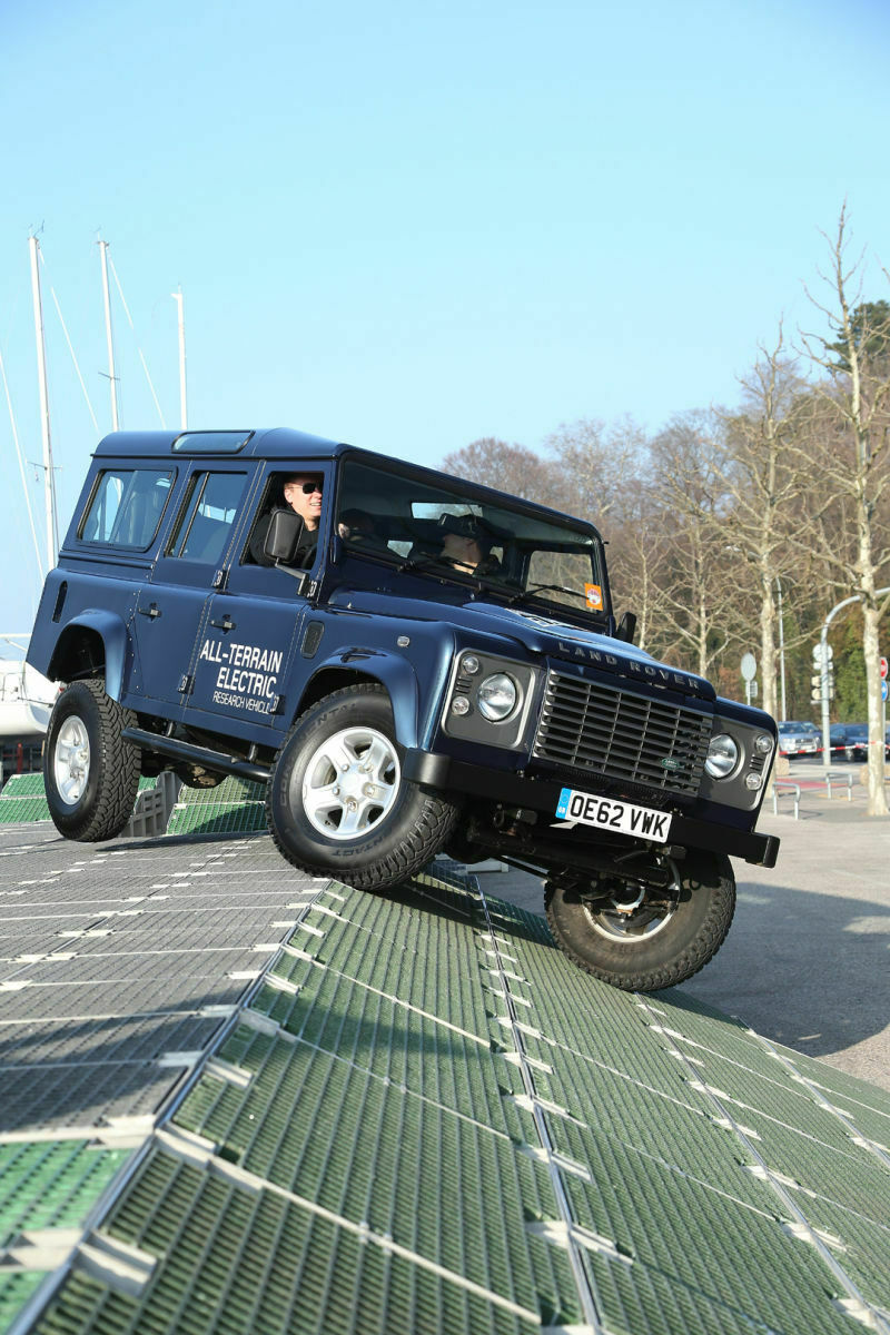 Sieht harmlos aus, fühlt sich gefährlich an: Der Electric Defender kippt über die Kante.