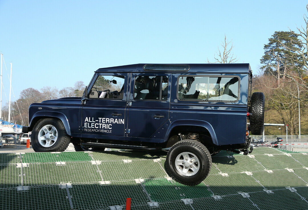 Was für ein Federweg: Land Rover Electric Defender.