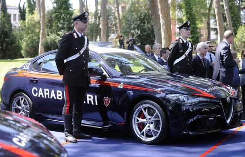 Alfa-romeo-giulia-quadrifoglio-carabinieri