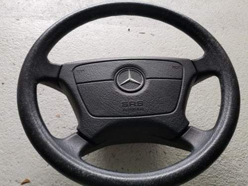 Mercedes-w124-lenkrad-mit-airbag.jpg