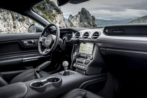 Ford Mustang 5.0 Bullitt: Cockpit