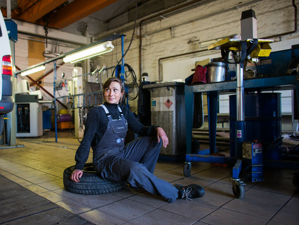 Franziska in der Werkstatt in Dessau