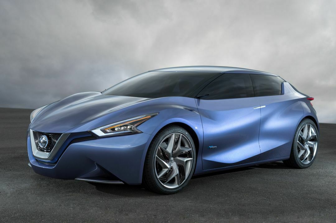 Nissan Studie: Friend-Me setzt außen auf eine sportliche Limousinen-Optik, im Innenraum dagegen auf eine völlig neue Form von Infotainment.