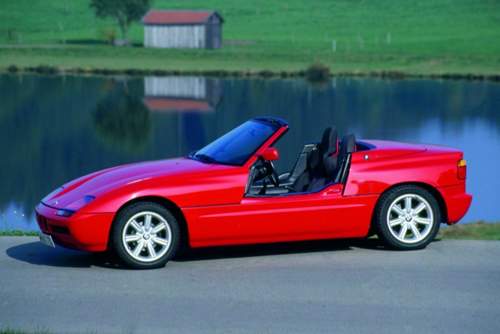BMW Z1: Versenkbare Türen gaben fast den Blick auf weiße Tennissocken und Kroko-Slipper frei.