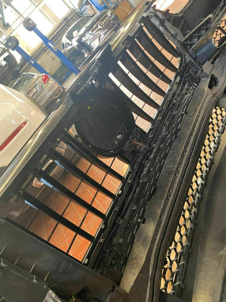 Frontemblem schwarz e53