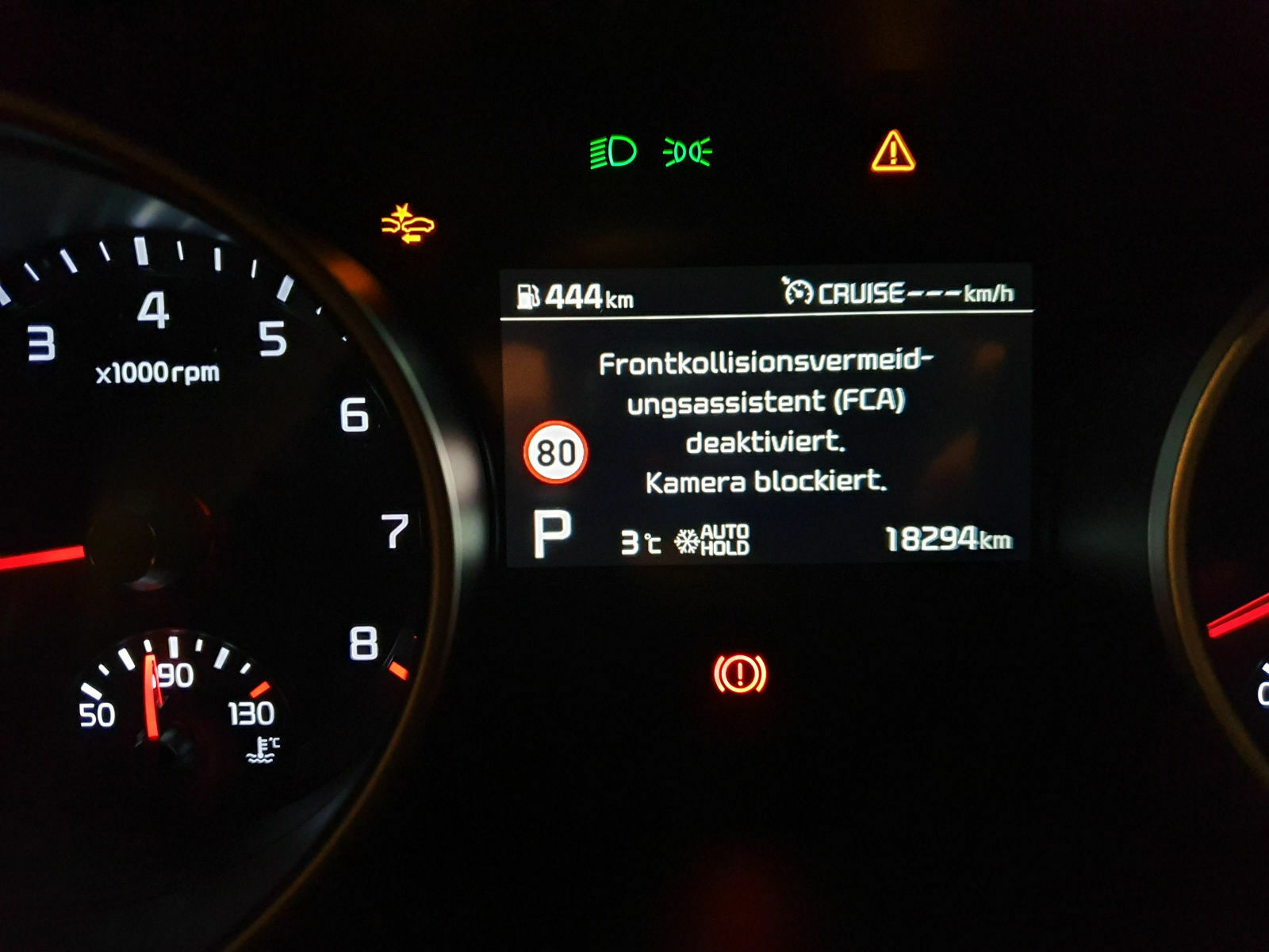 Frontkollisionsvermeidungsassistent (FCA) deaktiviert. Kamera blockiert.