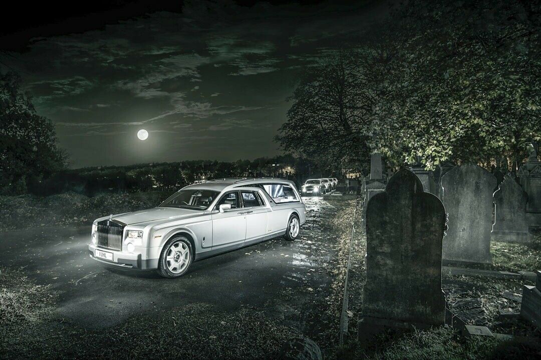 Zur Flotte der Bestatter-Familie Lymn gehören auch 38 normale Rolls-Royce Phantom