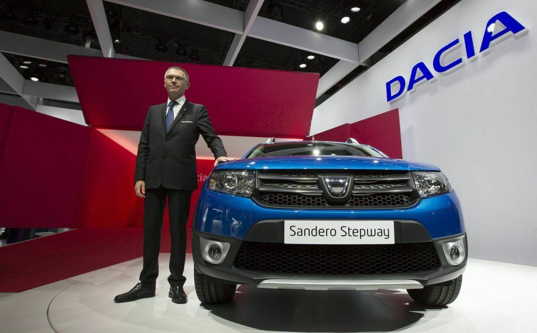 Renault-Vorstand Carlos Tavares mit Dacia Sandero Stepway: Einen Dacia-Kleinstwagen hält er für keine gute Idee
