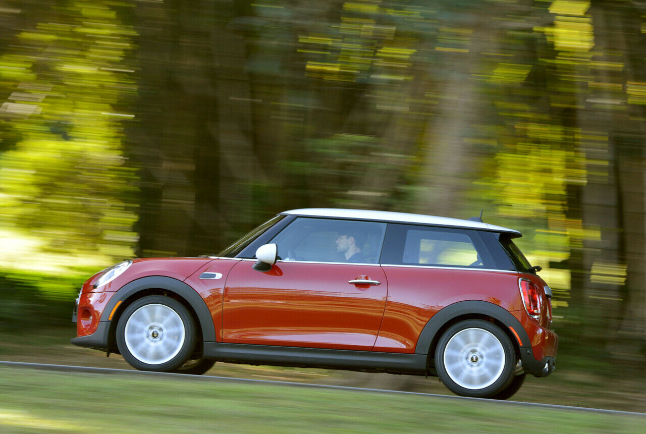 Bis zu 2,03 Meter große Fahrer sitzen im Mini bequem