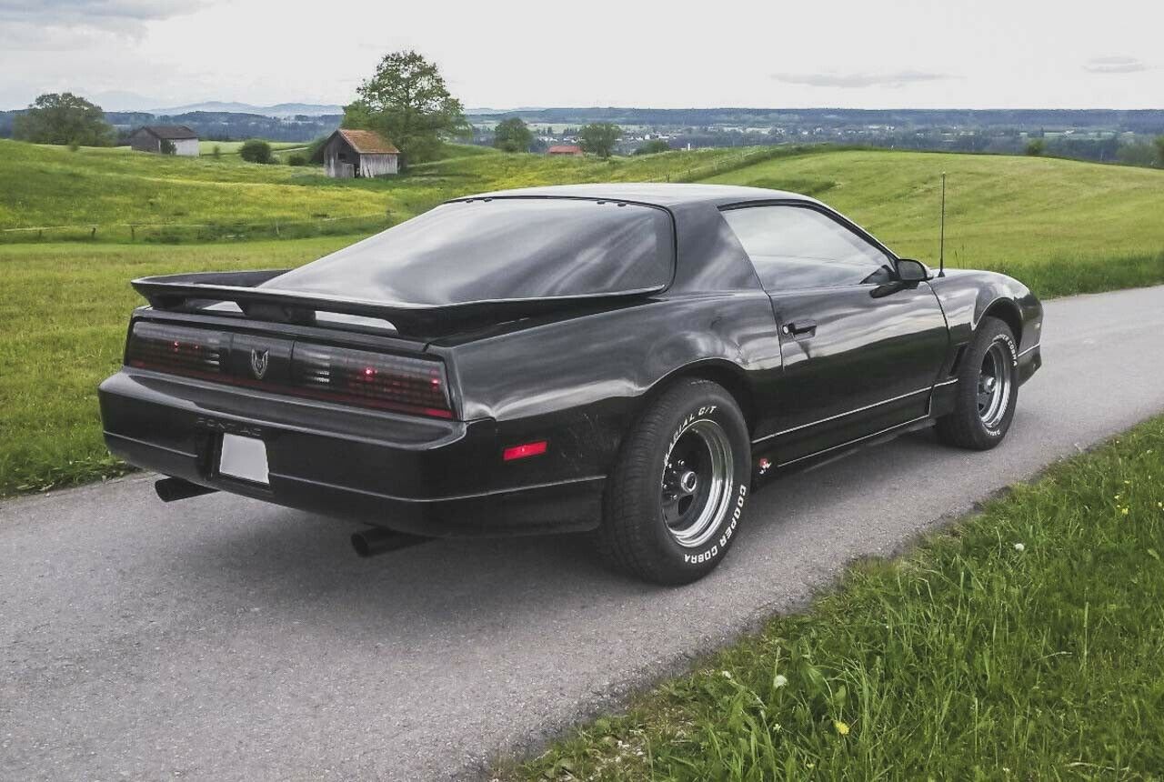 Dieser Pontiac Firebird Trans Am 5,0 V8 mit H-Zulassung und neuer HU steht auf mobile.de für 15.500 Euro zum Verkauf