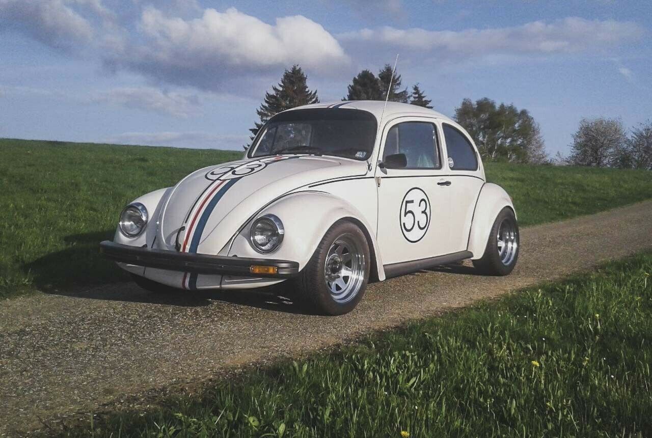 In der Herbie-Reihe spielte ein Käfer die Hauptrolle. In anderen bekannten Filmen stahl ein Auto dem menschlichen Hauptdarsteller die Show. Wir suchten die fünf kultigsten Filmautos. Und gebrauchte "Doubles", die auf mobile.de zum Verkauf stehen
