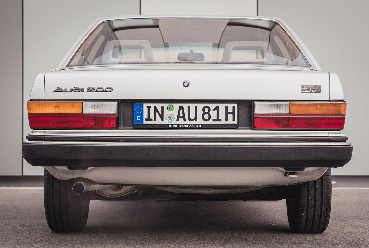 Die Karosserie des Audi 200 ist identisch zum Blechkleid des Audi 100