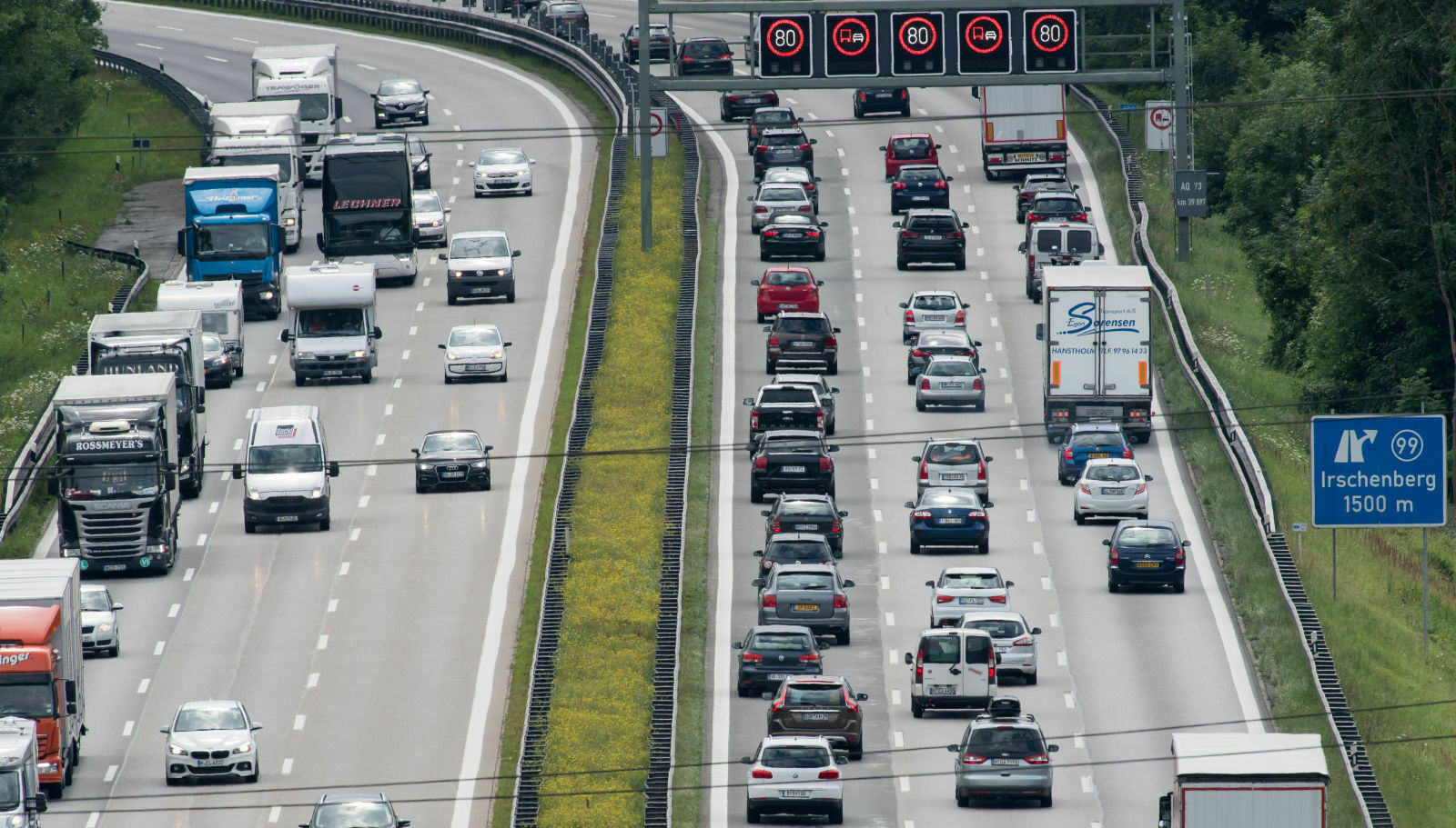 Hier rollt es noch: Dichter Verkehr heute auf der A8 in Richtung Süden