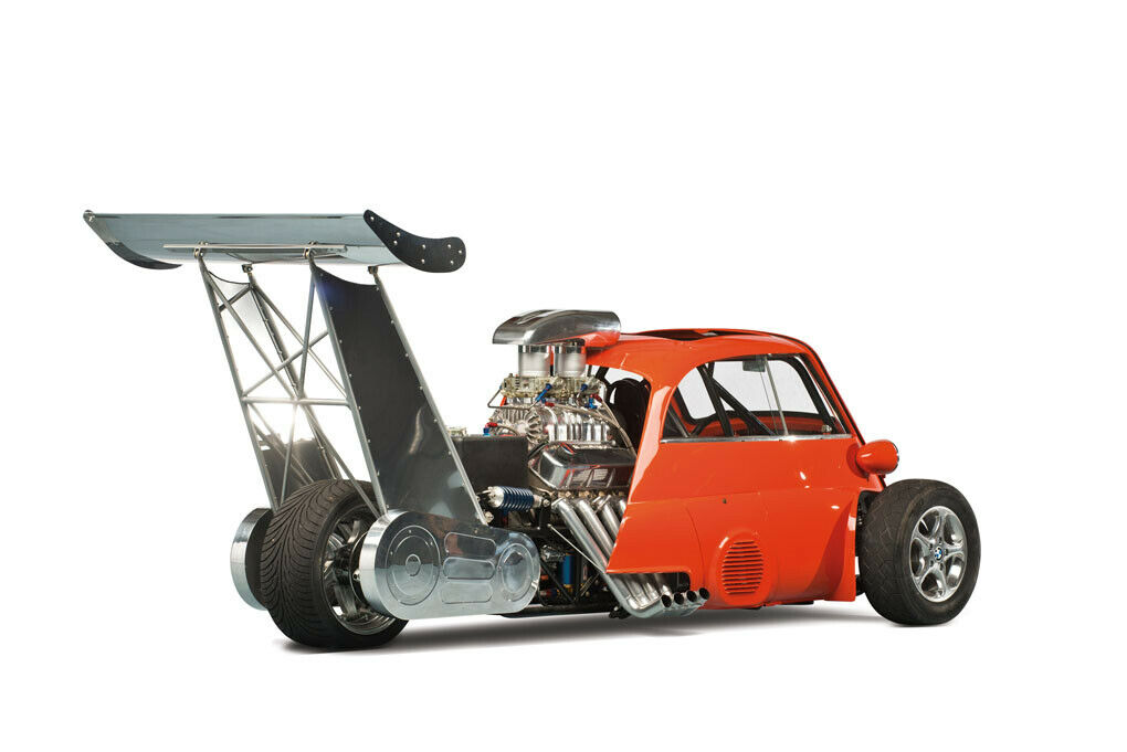 Ein 8,2-Liter-V8 liefert 730 PS.