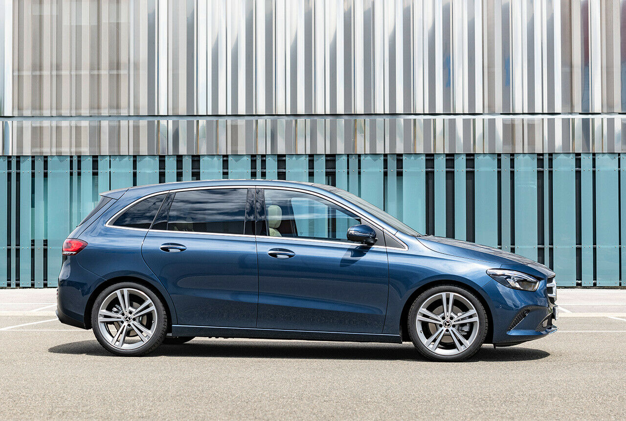 Die Dachlinie setzt Mercedes etwas tiefer an, die Hüften ebenfalls