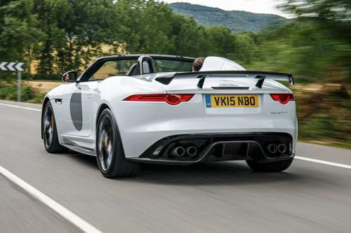Der Sound aus den vier Endrohren klingt noch extremer als beim normalen F-Type