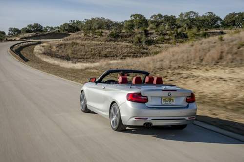 Leider ist es im 2er Cabrio bereits ab ca. 90 km/h laut und auch zugig