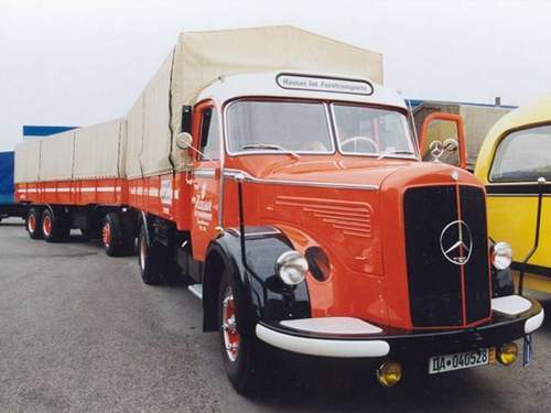 Mercedes-lp-rot-zug