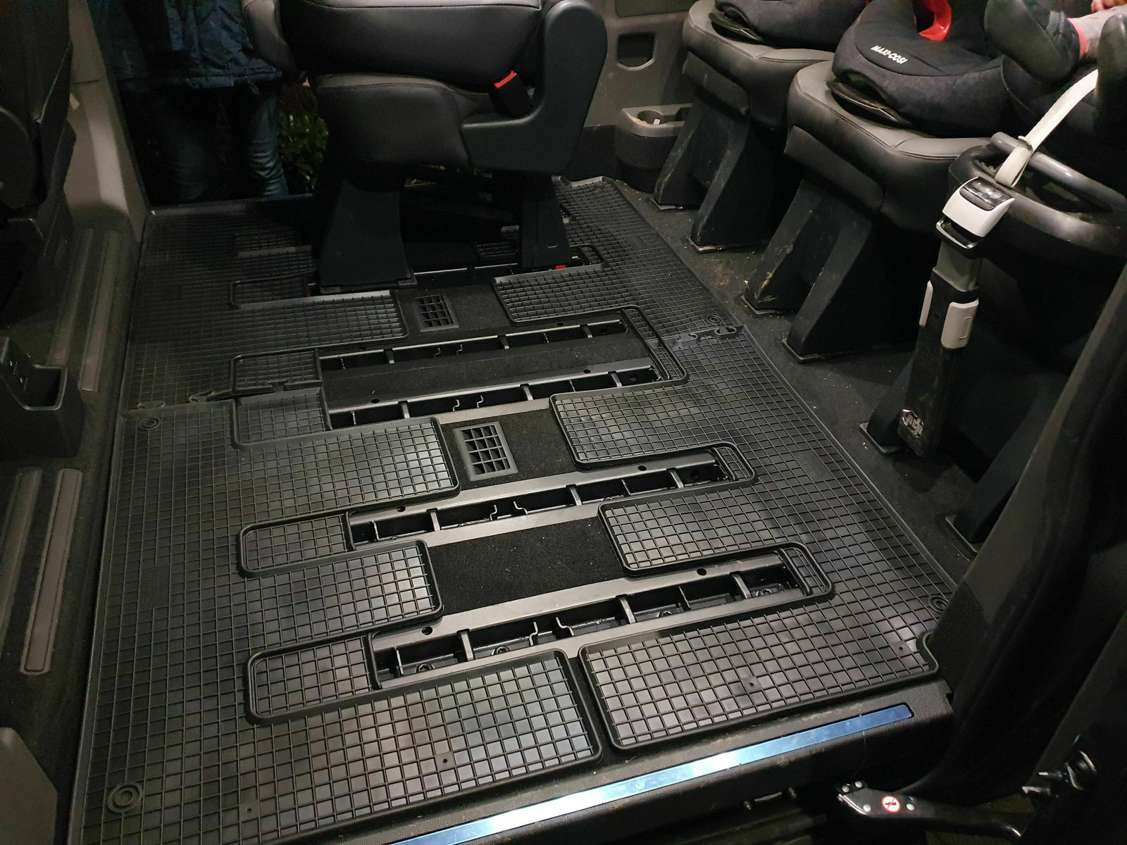 Fußmatten für die 2. & 3. Reihe; Ford Tourneo Custom L2; BJ 2020
