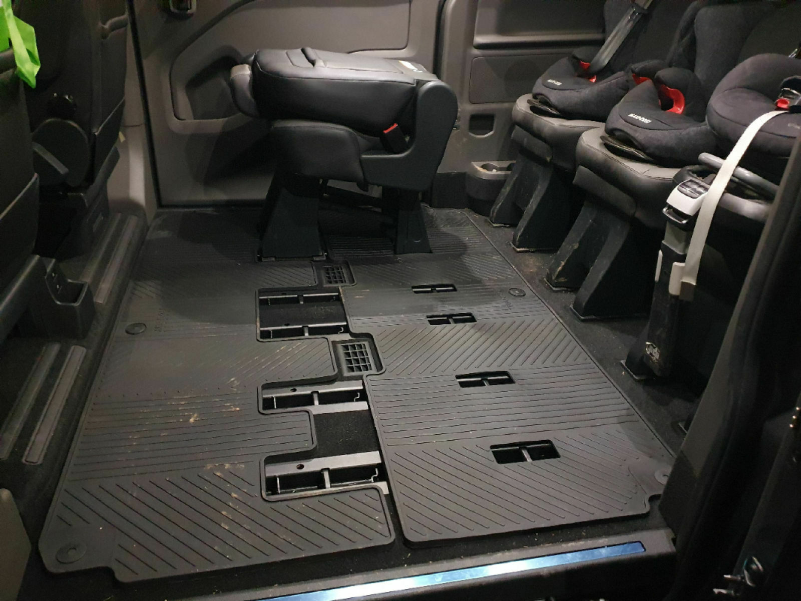 Fußmatten für die 2. & 3. Reihe; Ford Tourneo Custom L2; BJ 2020