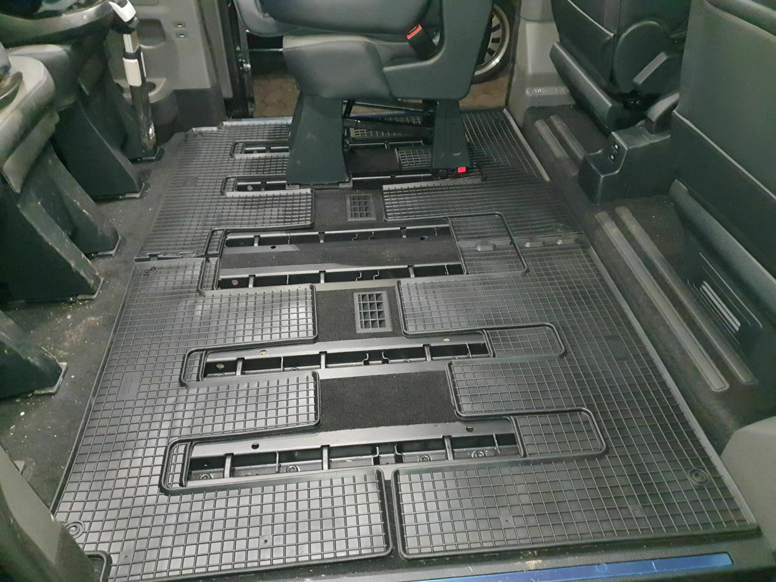 Fußmatten für die 2. & 3. Reihe; Ford Tourneo Custom L2; BJ 2020