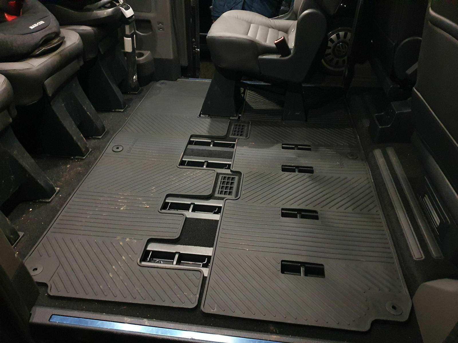 Fußmatten für die 2. & 3. Reihe; Ford Tourneo Custom L2; BJ 2020