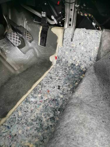 Touran 2 Fahrerfußraum feucht