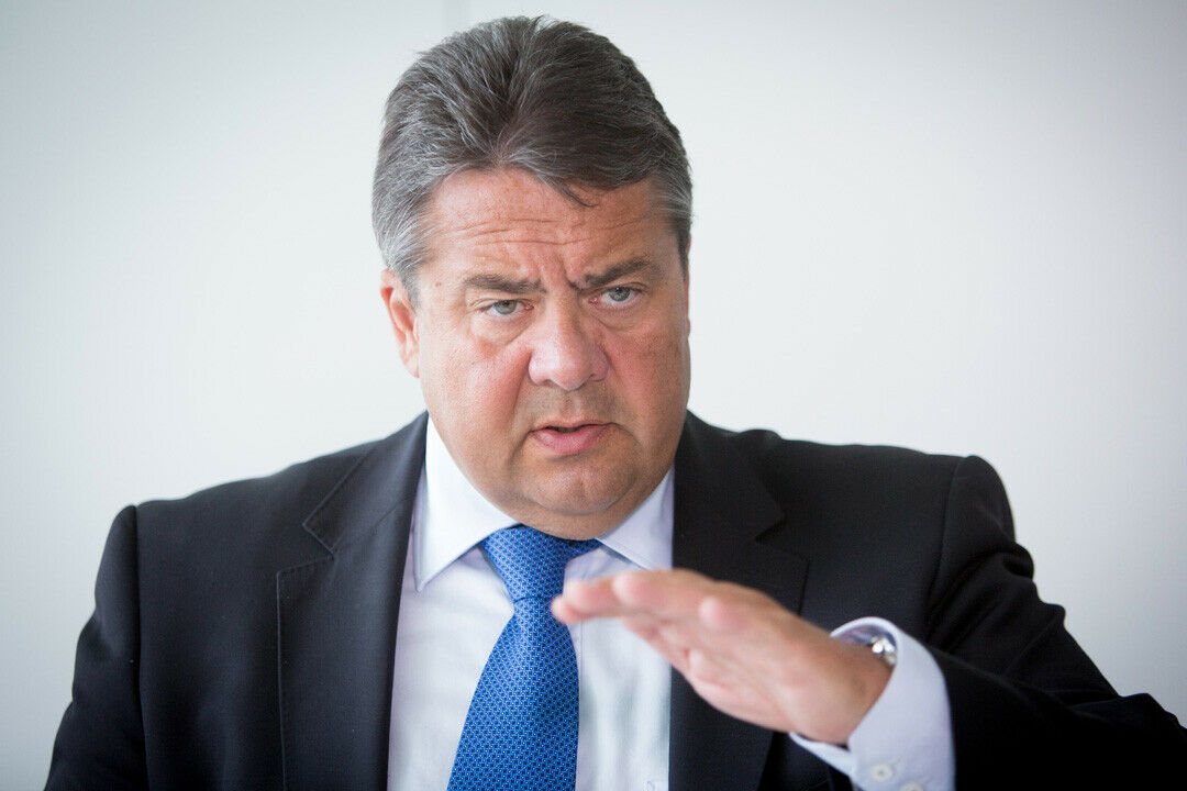Finanzierungslücke bei der deutschen Infrastruktur - Mit einem Expertengremium lotet Sigmar Gabriel mögliche Lösungen aus