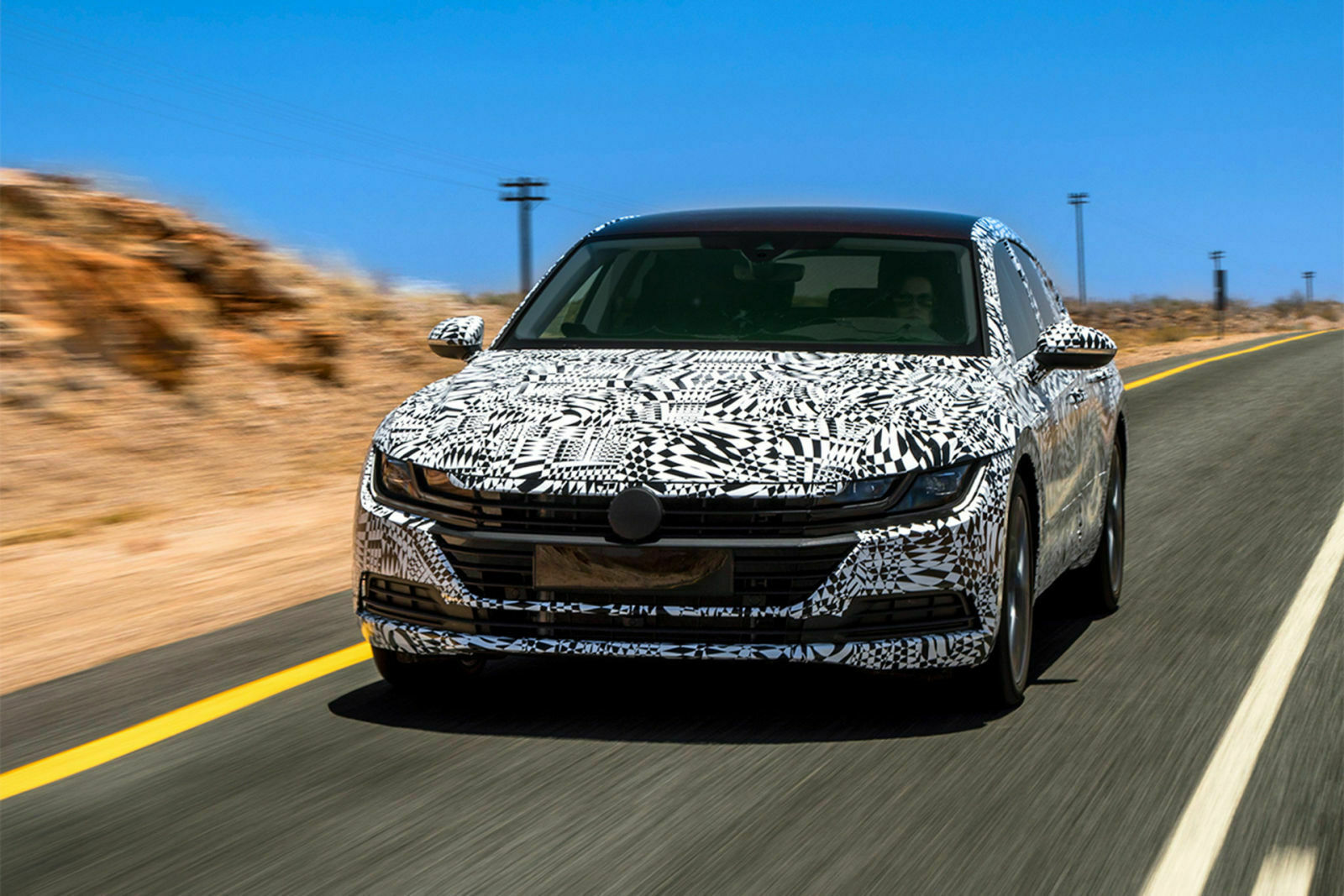 Prototypen des Arteon fahren mit einem 350-PS-Sechszylinder