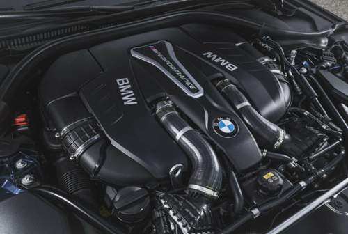 Der BiTurbo mit 4,4 Litern Hubraum leistet 462 PS und drückt 650 Newtonmeter Drehmoment auf die Kurbelwelle