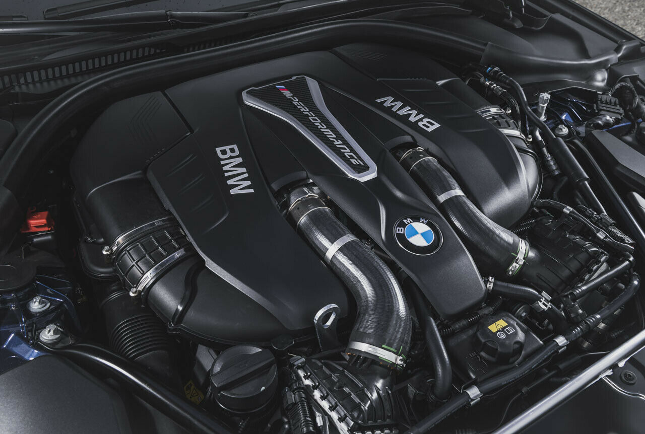 Der BiTurbo mit 4,4 Litern Hubraum leistet 462 PS und drückt 650 Newtonmeter Drehmoment auf die Kurbelwelle