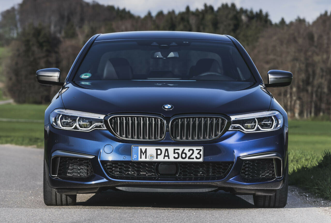 Die Lüftungseinlässe an der 5er-Front unterscheiden sich beim M550i von den gewöhnlichen Modellen