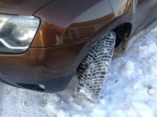 Maxtrek Relamax 4S auf dem Dacia Duster sind Allwetterreifen in 215/65r16