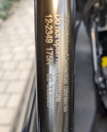Herstellungsdatum Gasfeder Motorhaube