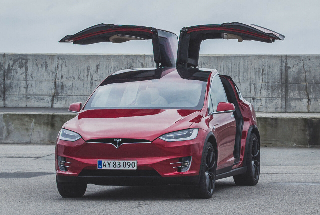 "Falcon Wings": Die Türen des Tesla Model X öffnen elektrisch nach oben