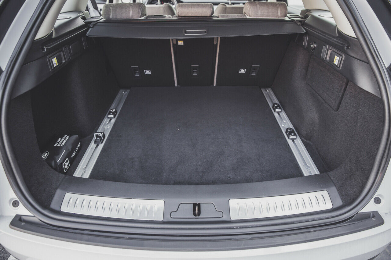 Kofferraum mit ordentlicher Größe im Range Rover Velar