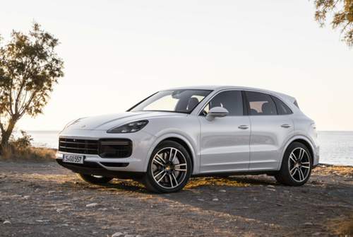 Das Dreikammer-Luftfahrwerk im Cayenne spreizt sich breit zwischen sportlich und komfortabel