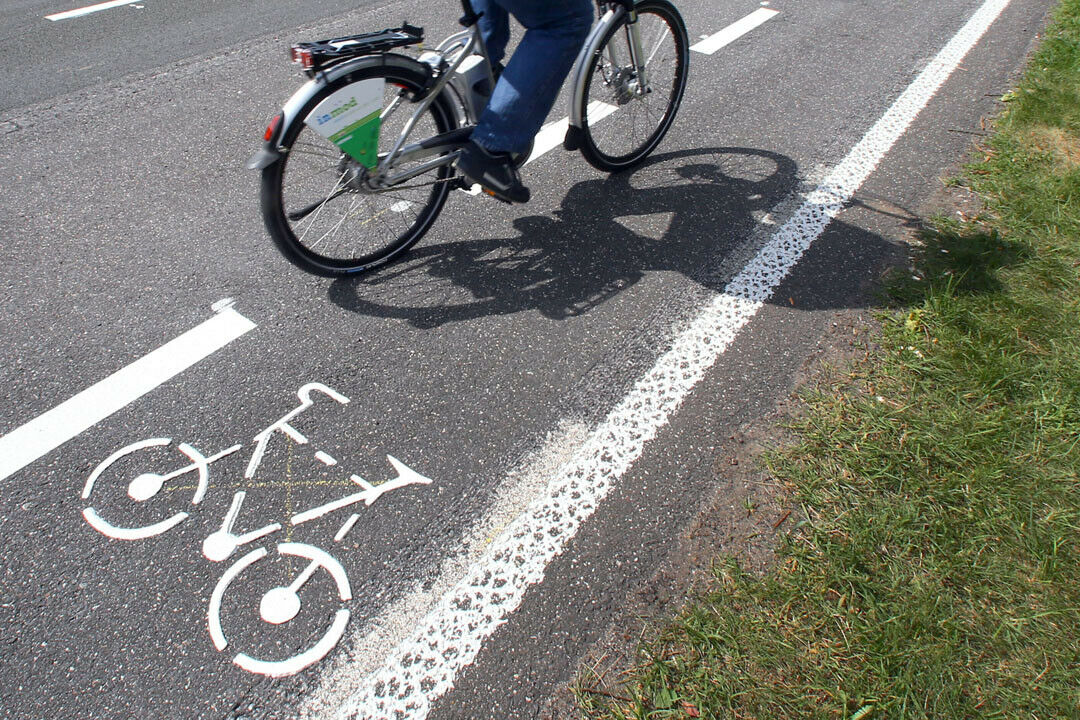Künftig müssen Fahrradfahrer mit einem Bußgeld von mindestens 20 Euro rechnen wenn sie den Radweg auf der falschen Straßenseite nutzen