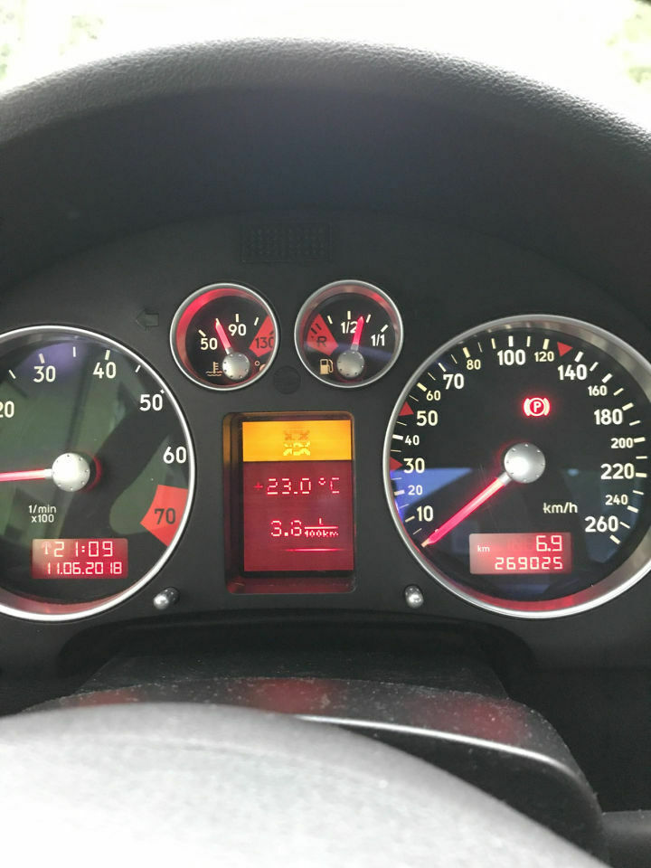 Gelbe Fehlermeldung im Display