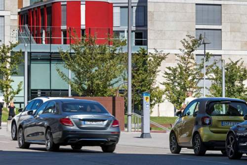Zunächst soll im Pilotprojekt nur die Wahrscheinlichkeit eines freien Parkplatzes in einer Straße ermittelt werden. Später können detaillierte Parkkarten erstellt werden