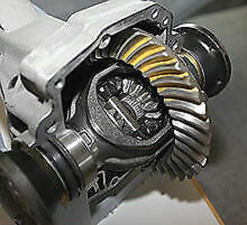 220px-Differentialgetriebe_Hinterachse_Porsche_Cayenne.jpg
