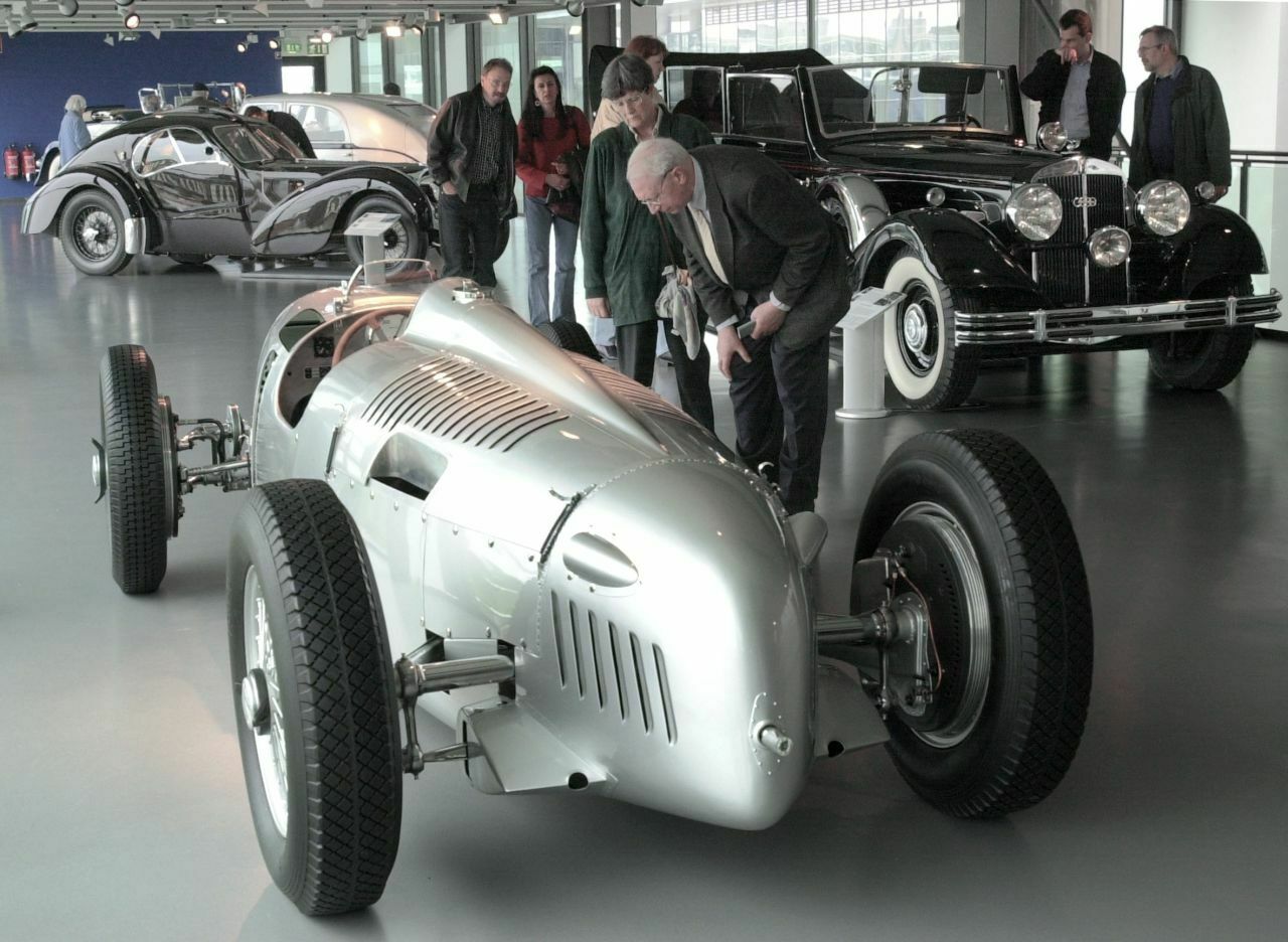 Ein Auto Union Typ C im Zeithaus der Autostadt Wolfsburg.