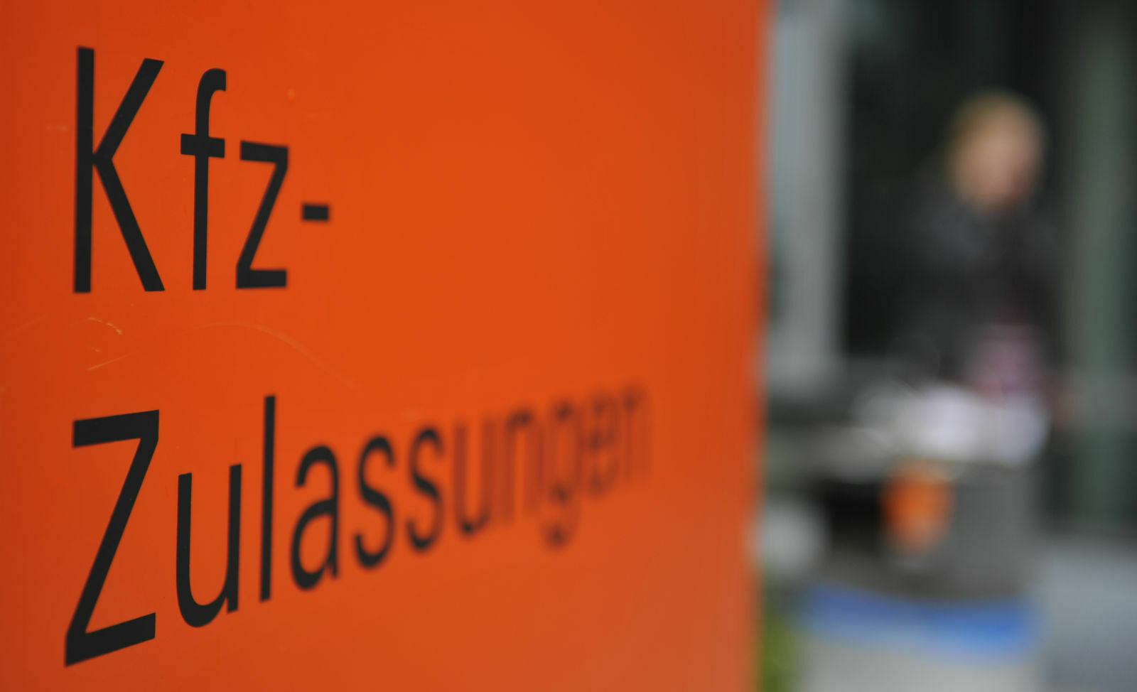 "Kfz-Zulassungen" werden meist von Firmen vorgenommen - private Zulassungen werden weiter abnehmen, sagt der ZDK