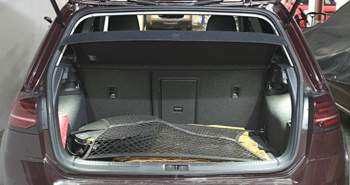 Golf7 1.4 TGI noch mit Platz wegnehmendem Dynaudio Subwoofer im Kofferraum