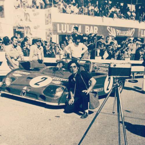 In den 70ern will jeder dabei sein - Foto mit dem Alfa Romeo Tipo 33