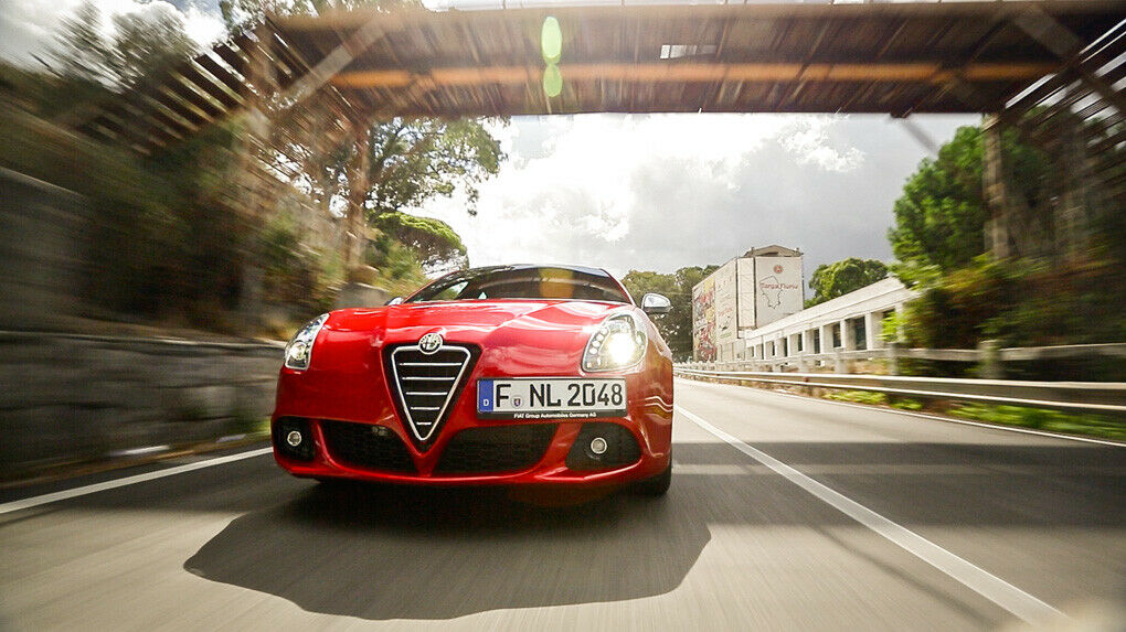 Hinter mir liegt der historische Start/Ziel-Punkt der Targa Florio