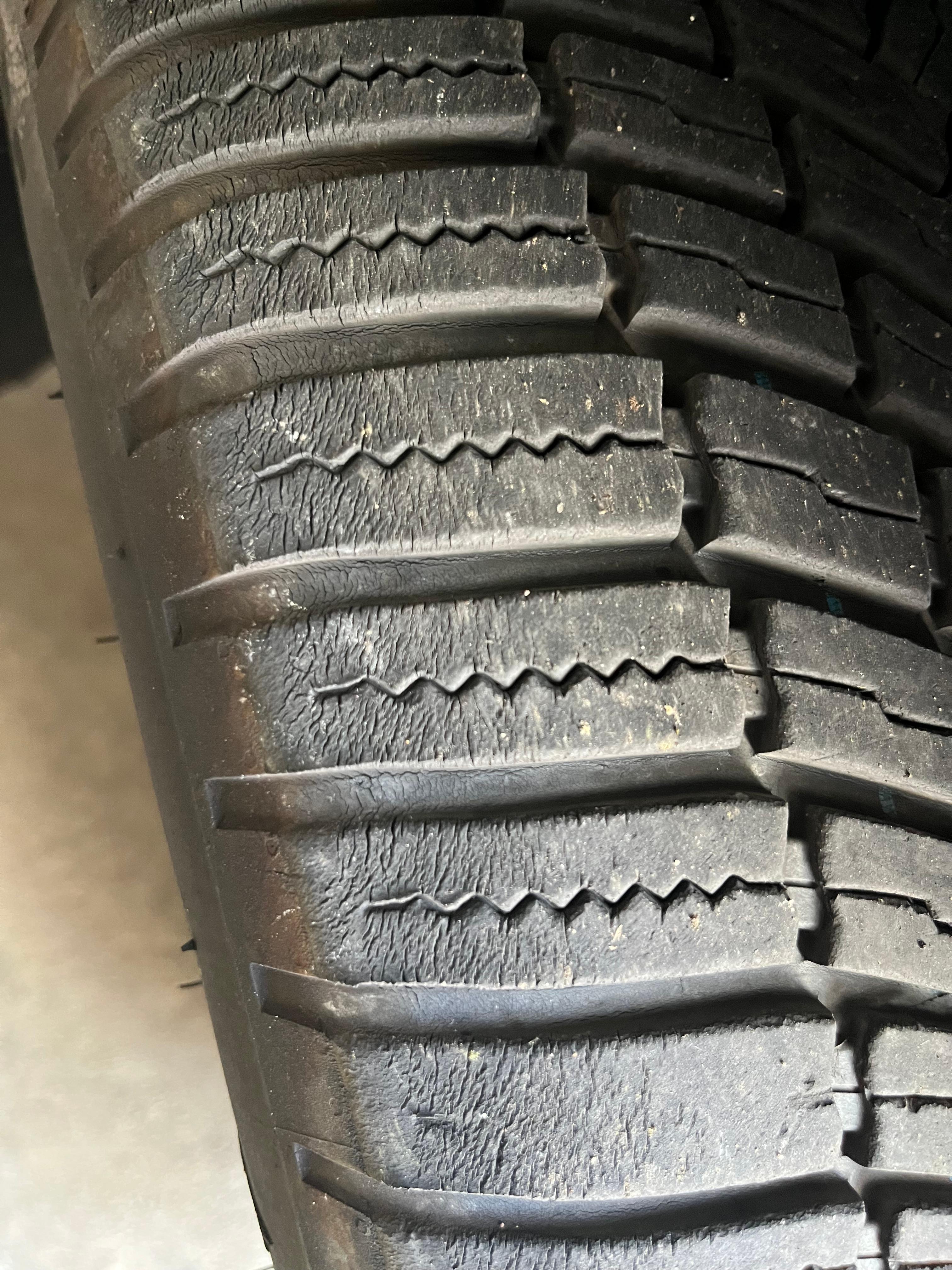 GJR Bridgestone Weather Control A005