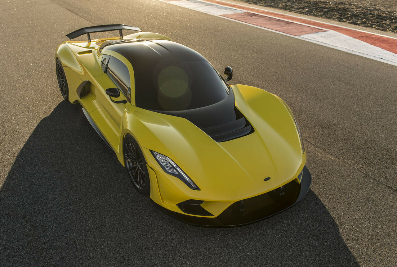 Im Hennessey Venom F5 sorgt ein 7,0-Liter V8 mit zwei Turboladern für 1.622 PS