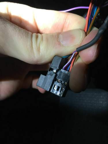 Stecker F Pin 3